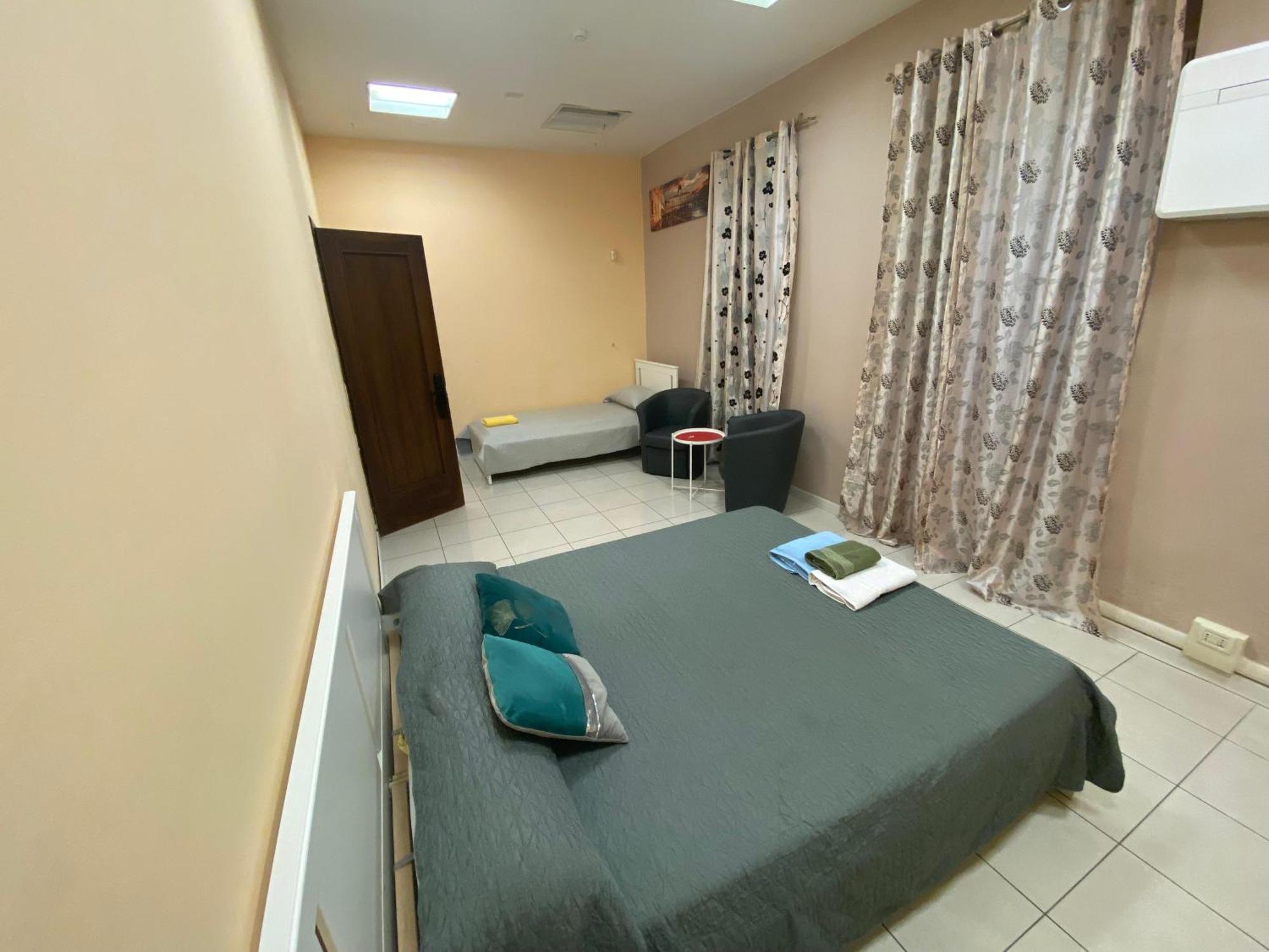 Chambre Triple avec Salle de Bains Privative Séparée